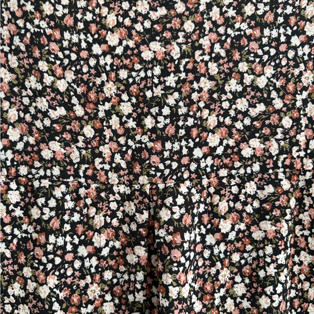 Gaharu Floral Short Sleeve (flutter) Blouse. Size XL - Picture 3 of 7